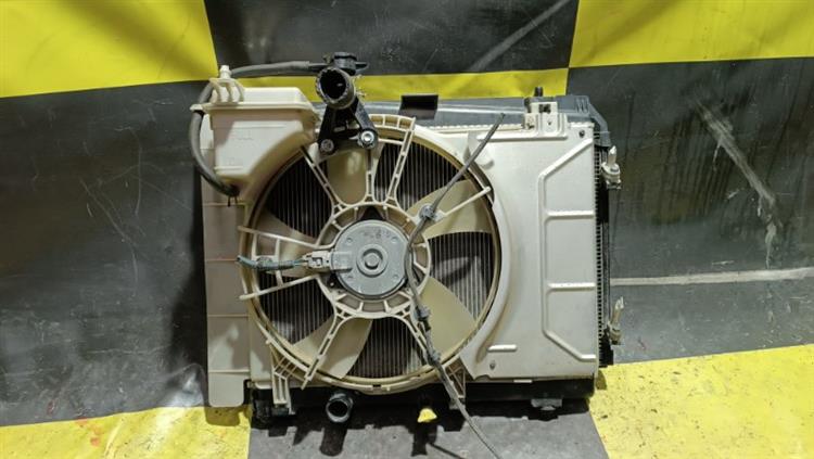 Радиатор основной Тойота Витц в Махачкале 105363