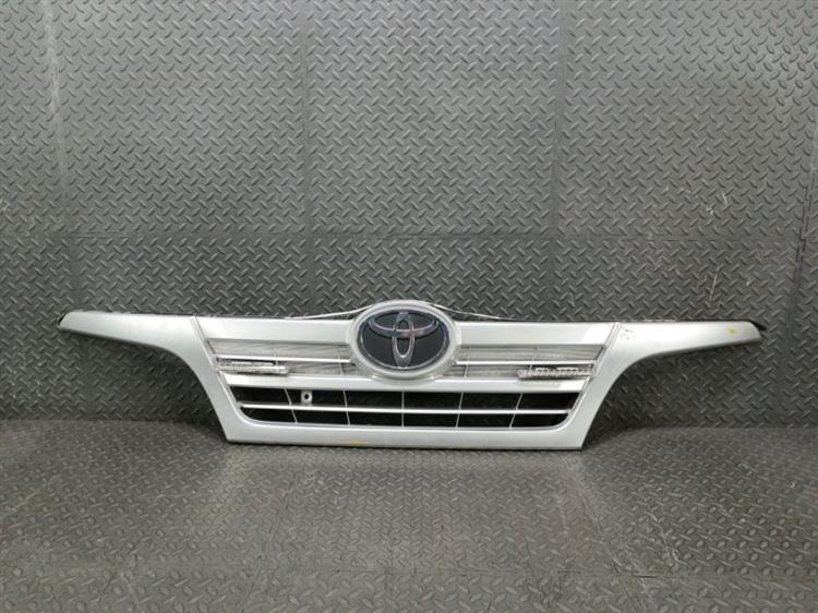 Решетка радиатора Тойота Тойоайс в Махачкале 440640